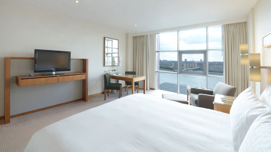 Canary Riverside Plaza Hotel Room
