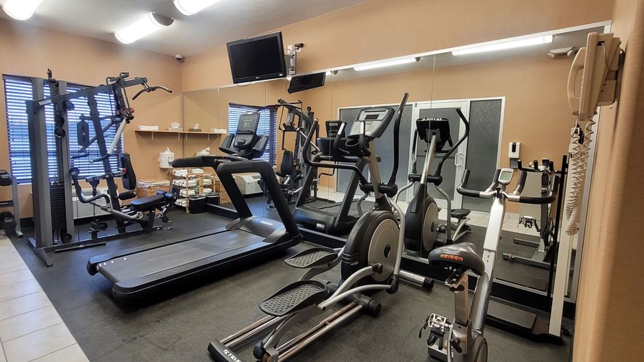 Holiday Inn Express & Suites Whitecourt Health Club