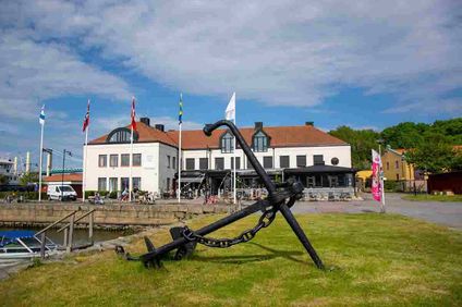 Dockyard Hotel