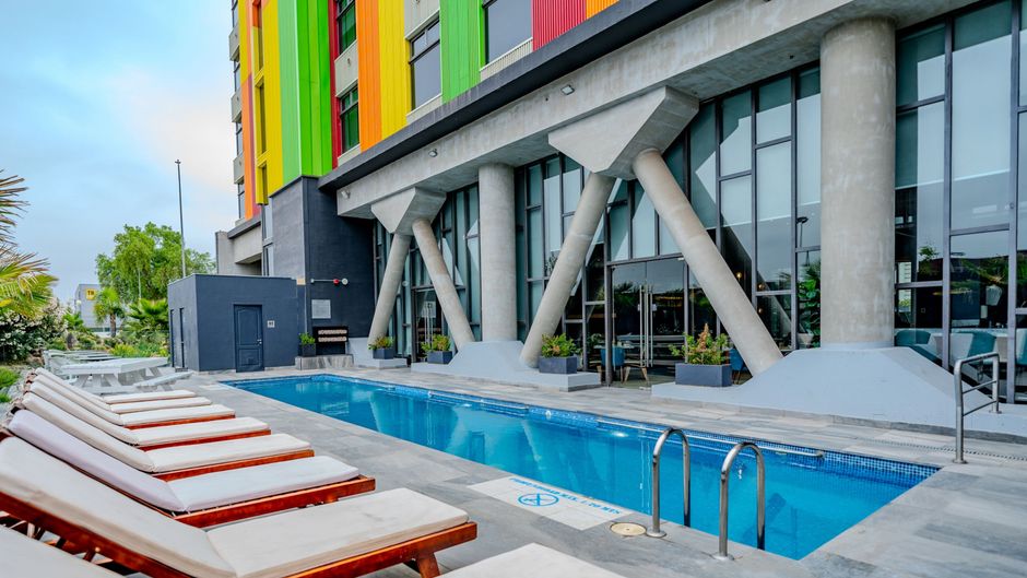 Courtyard Santiago Airport Pool