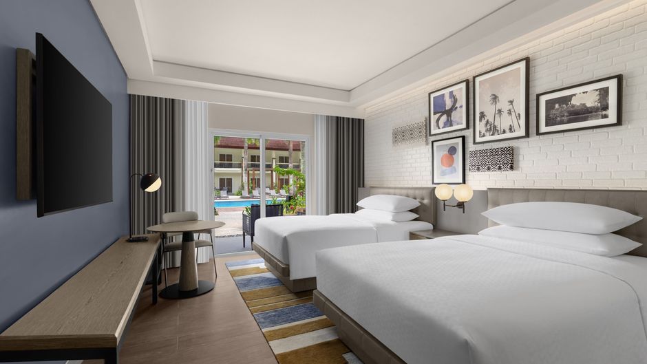 Four Points by Sheraton Pool