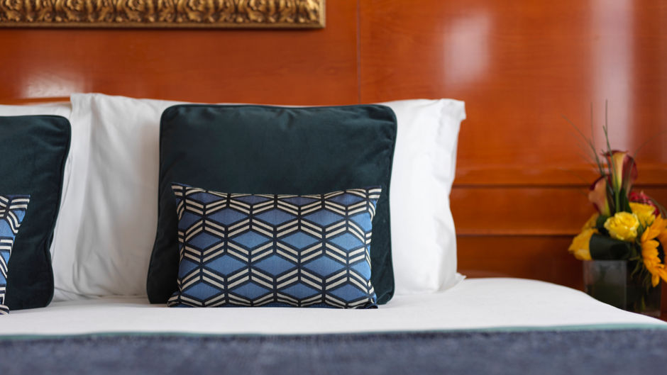 Sunborn Yacht Hotel Suite
