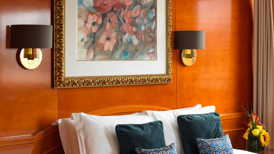 Sunborn Yacht Hotel Suite