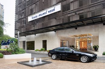 Centre Point Hotel Chidlon