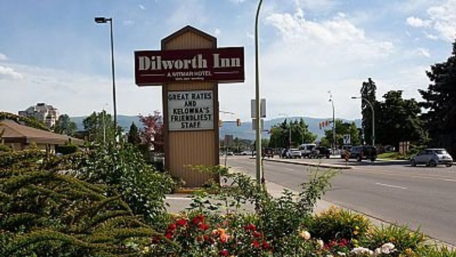 Dilworth Inn Exterior