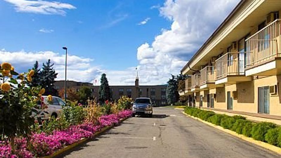Dilworth Inn Exterior