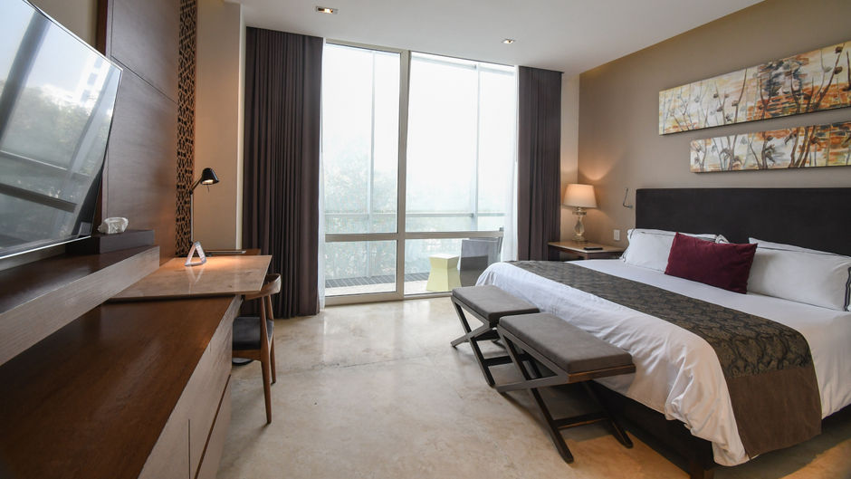 Square Small Luxury Hotel Exterior