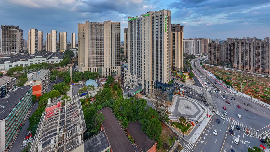 Holiday Inn Exp Yuhua Exterior