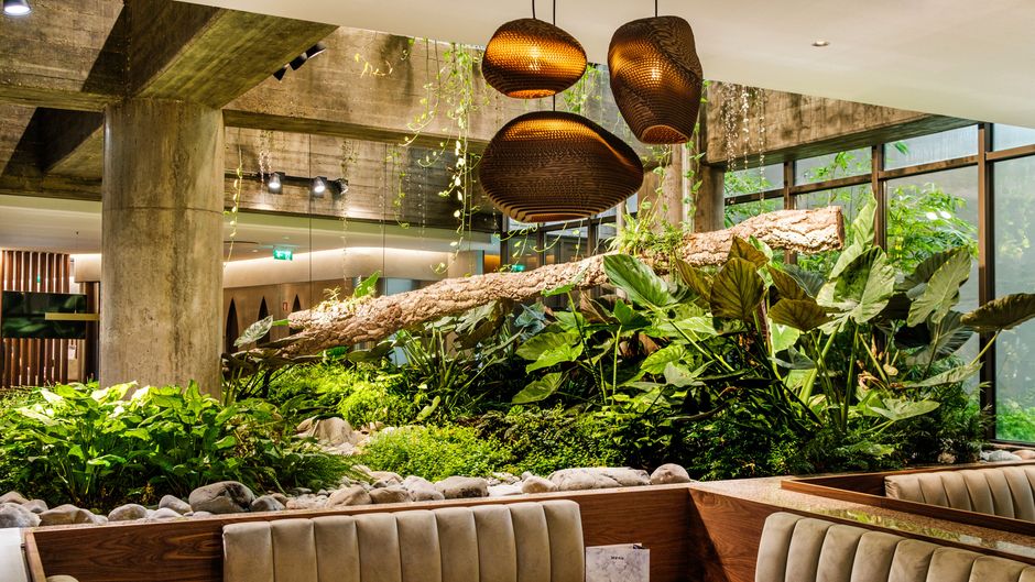 Holiday Inn Lisbon Continental Lobby