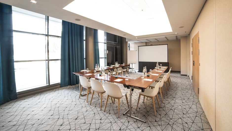 Courtyard Colombes Meeting