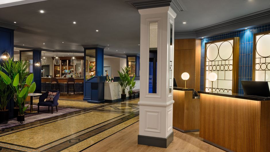 Edinburgh Marriott Holyrood Hotel Lobby