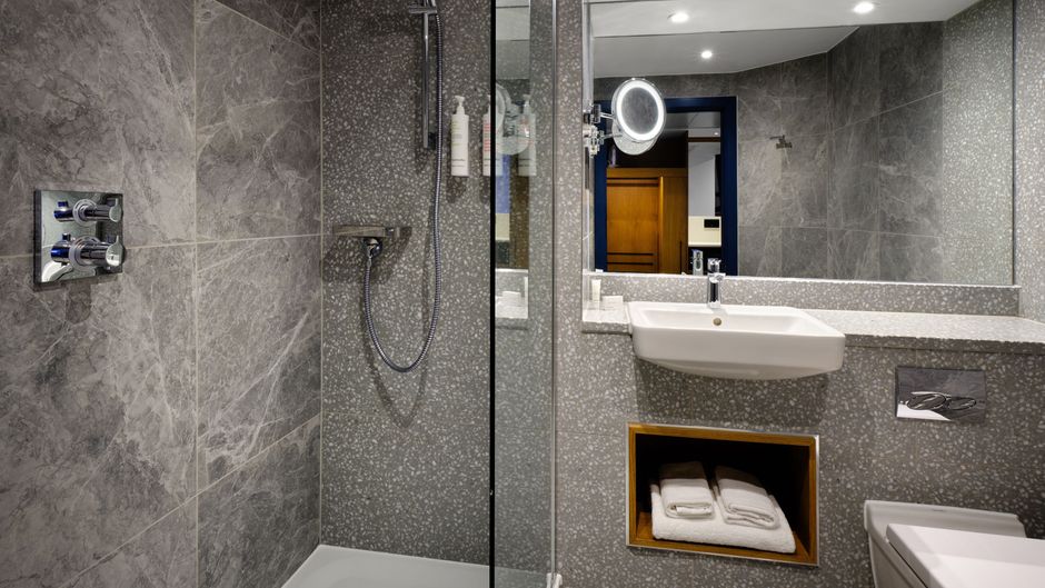 Edinburgh Marriott Holyrood Hotel Room