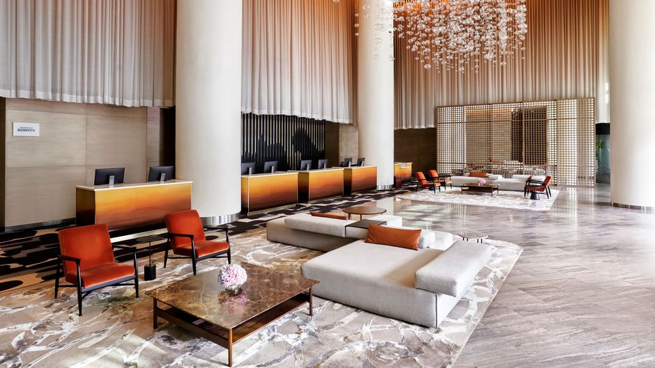 Le Meridien  Saigon Lobby