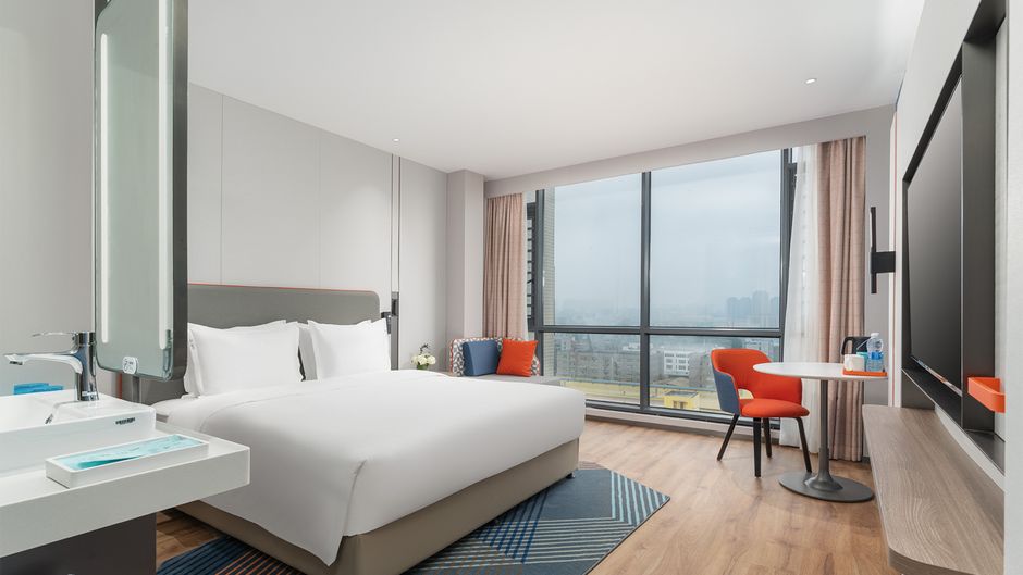 Holiday Inn Express Jimei New Town Room