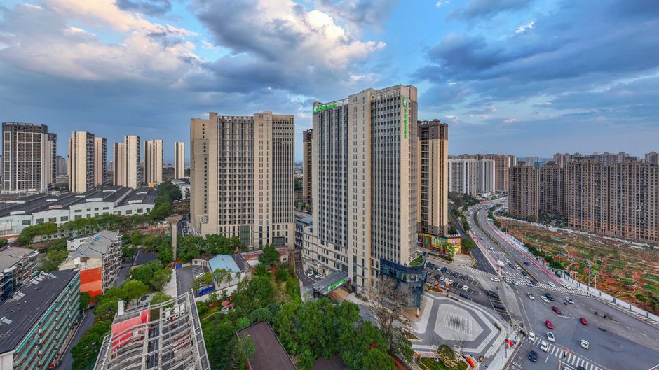Holiday Inn Exp Yuhua Exterior