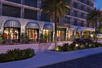 Cirque St Armands Beachside