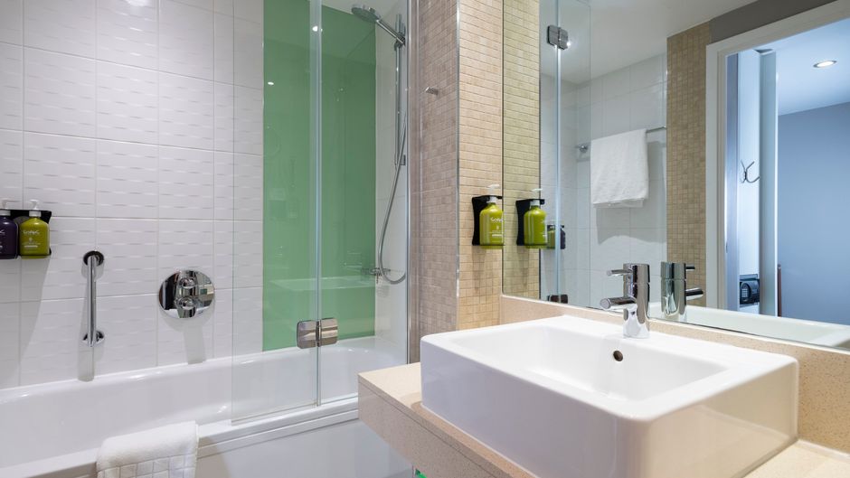 Holiday Inn Derby Riverlights Room