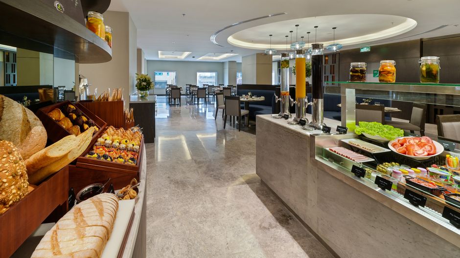 Dar Rayhaan by Rotana Pool