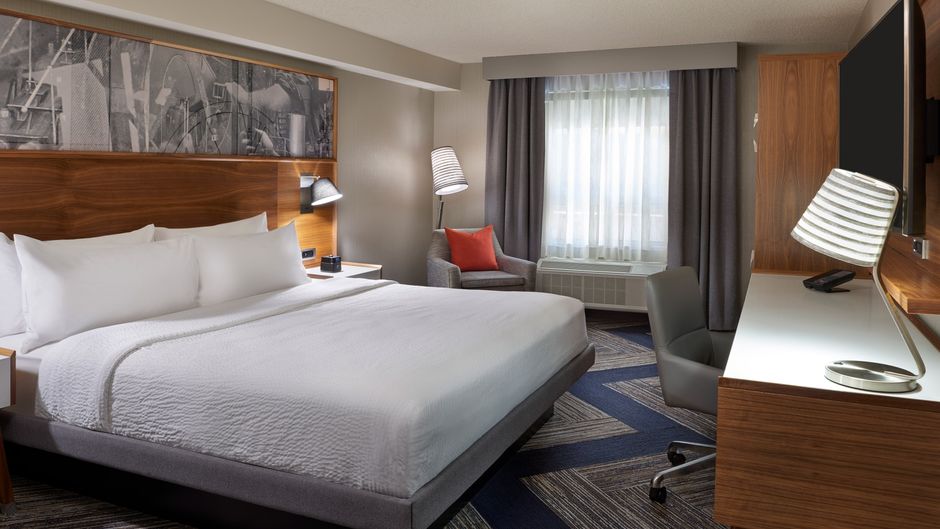Four Points by Sheraton Vaughan Room