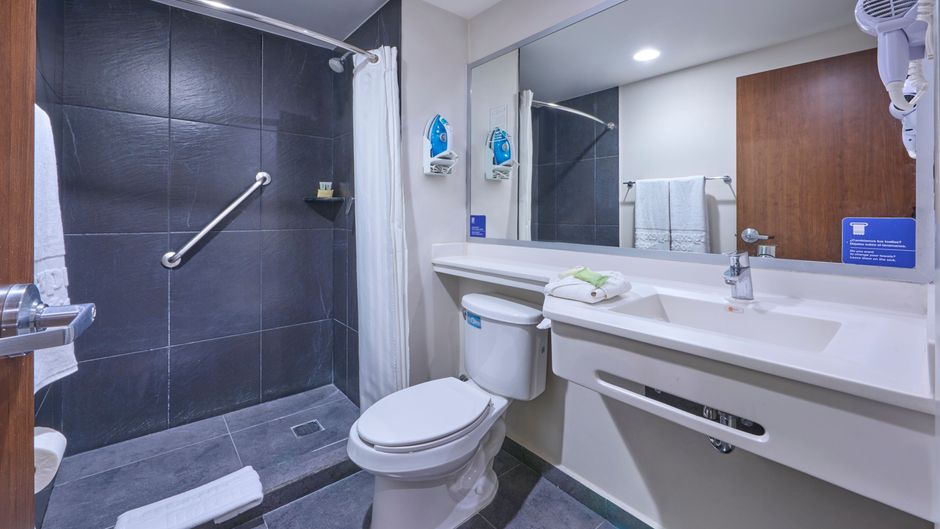 City Express by Marriott Airport Room