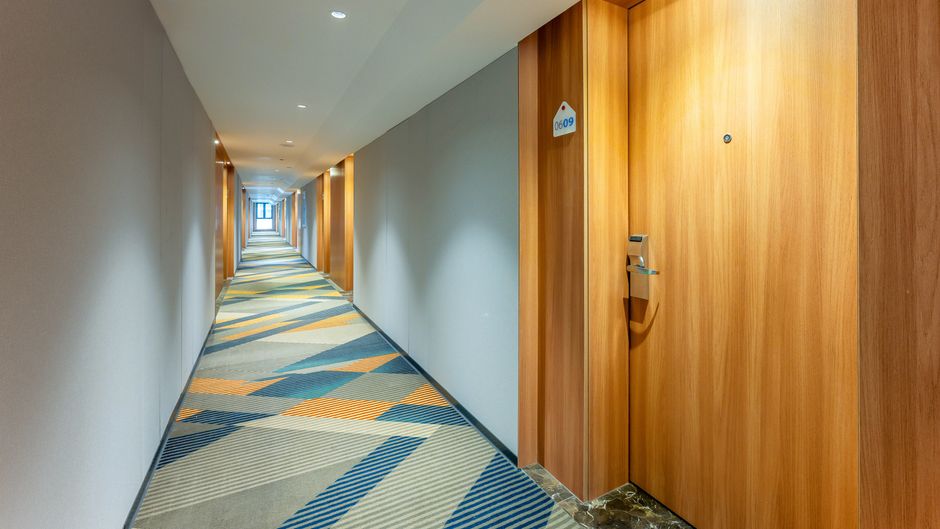 Holiday Inn Express Zhengning Road Lobby