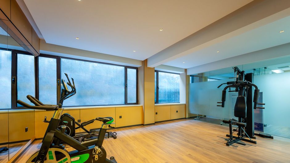 Holiday Inn Express Zhengning Road Health Club