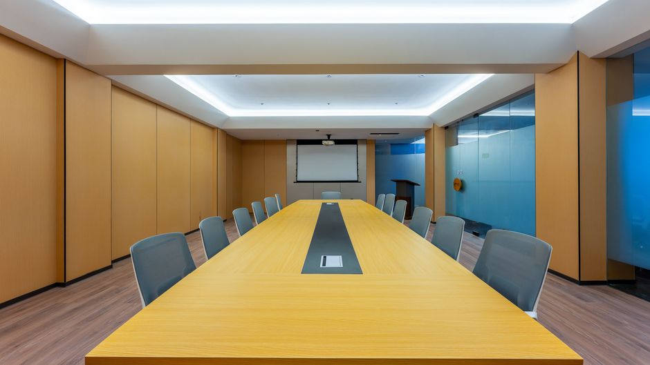 Holiday Inn Express Zhengning Road Meeting