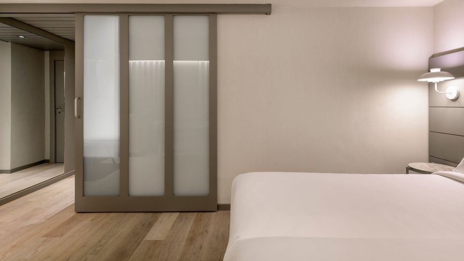 AC Carlton Hotel Room