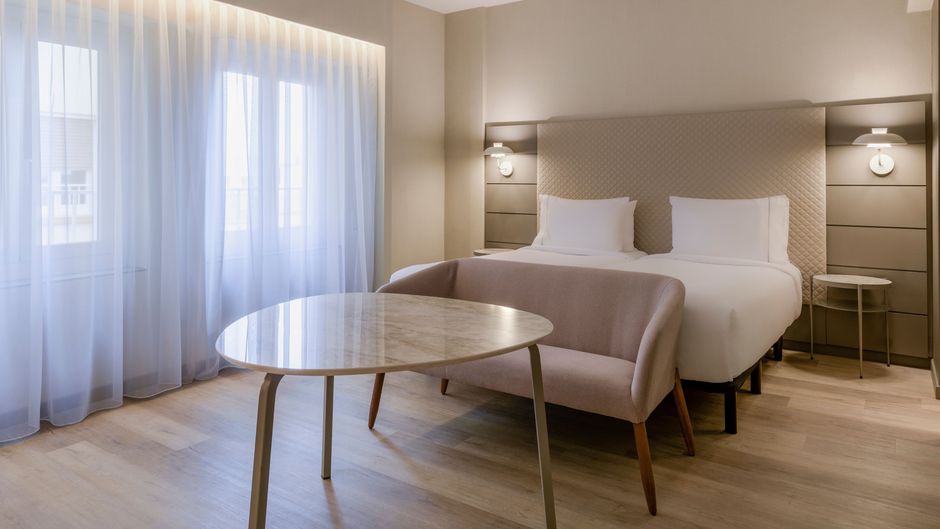 AC Carlton Hotel Room