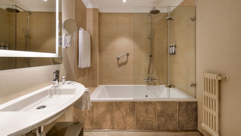 AC Carlton Hotel Room