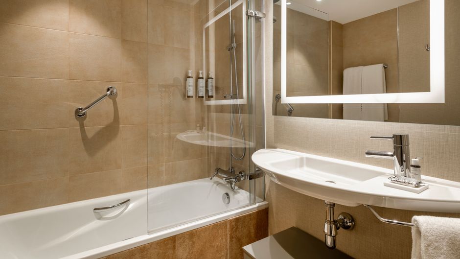 AC Carlton Hotel Room