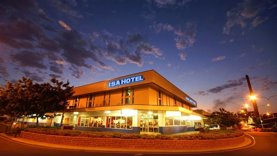 Isa Hotel Exterior