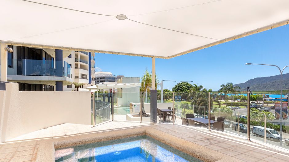 Piermonde Apartments, Cairns Pool