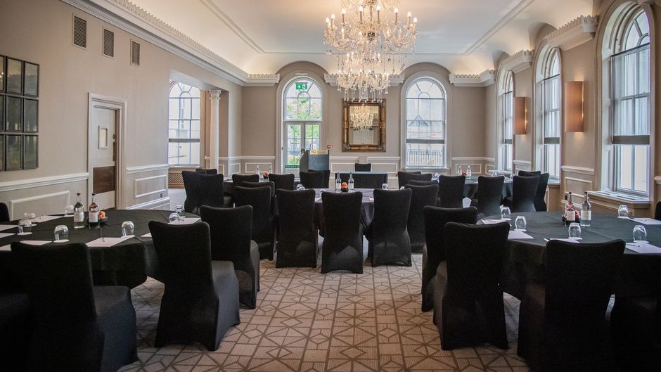 Queen's Hotel Cheltenham Meeting