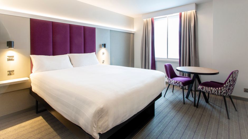 Premier Inn City Center (Buchanan) Room
