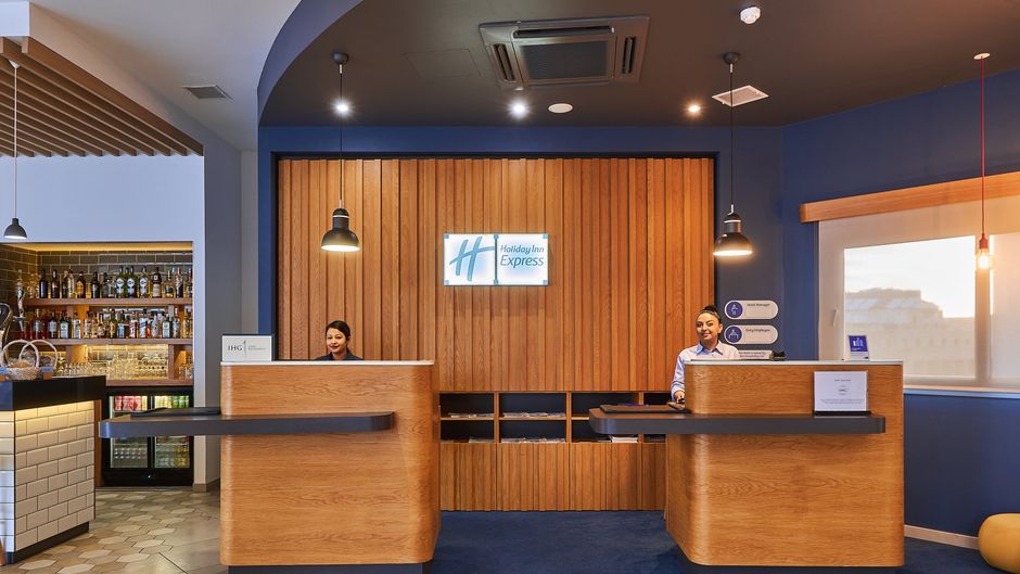 Holiday Inn Express Malta Exterior
