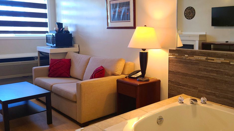 Riviera Inn & Suites Suite