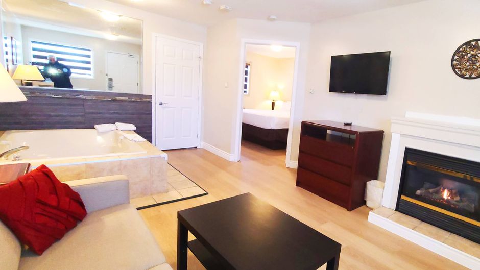 Riviera Inn & Suites Suite