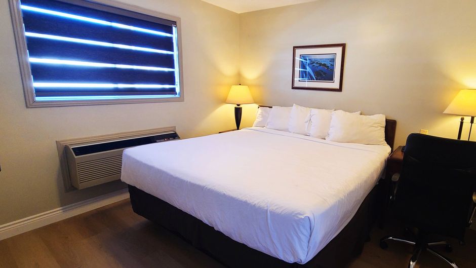 Riviera Inn & Suites Suite