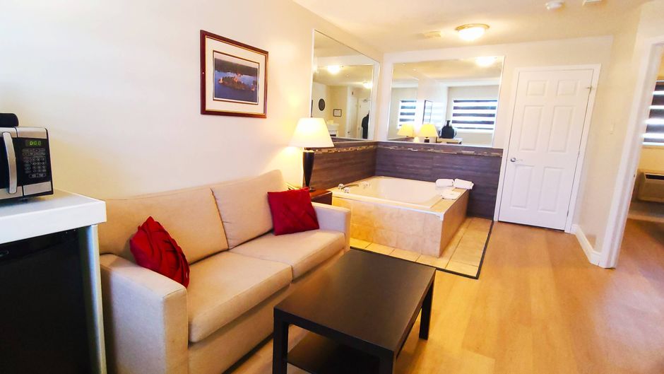 Riviera Inn & Suites Suite