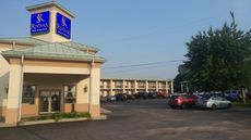 Riviera Inn & Suites