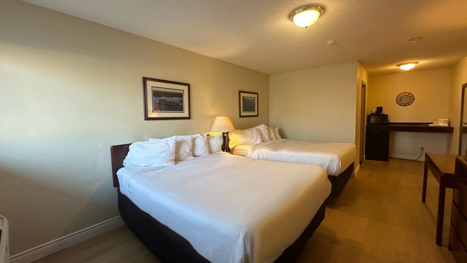 Riviera Inn & Suites Room