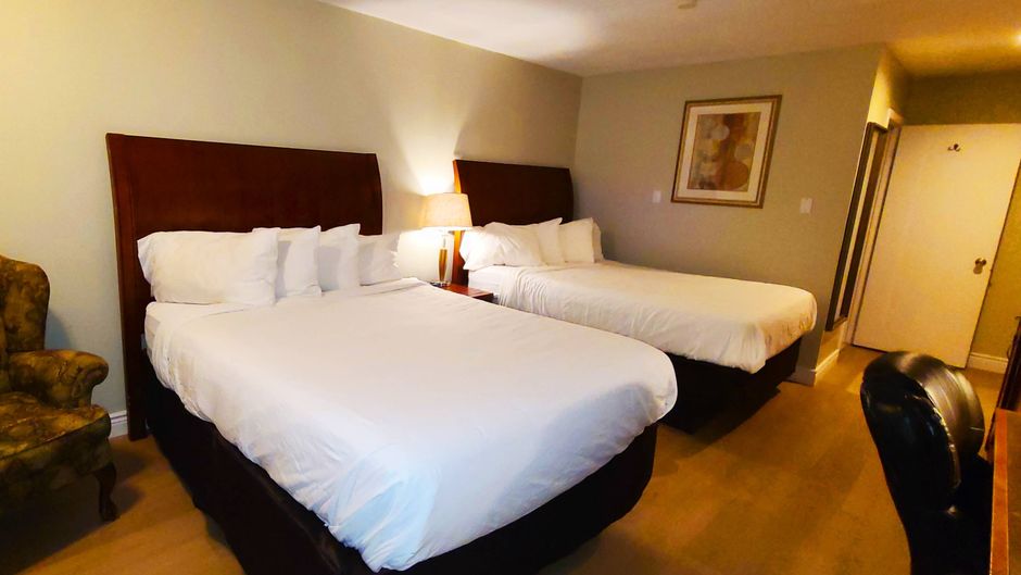 Riviera Inn & Suites Room