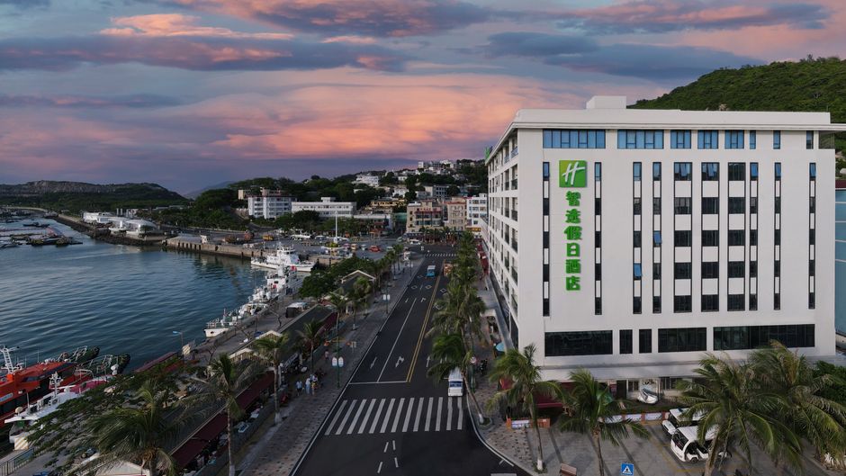 Holiday Inn Express Guishan Island Exterior