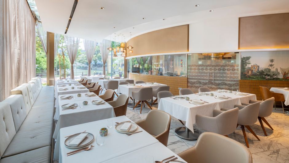 Grand Copthorne Waterfront Hotel Restaurant