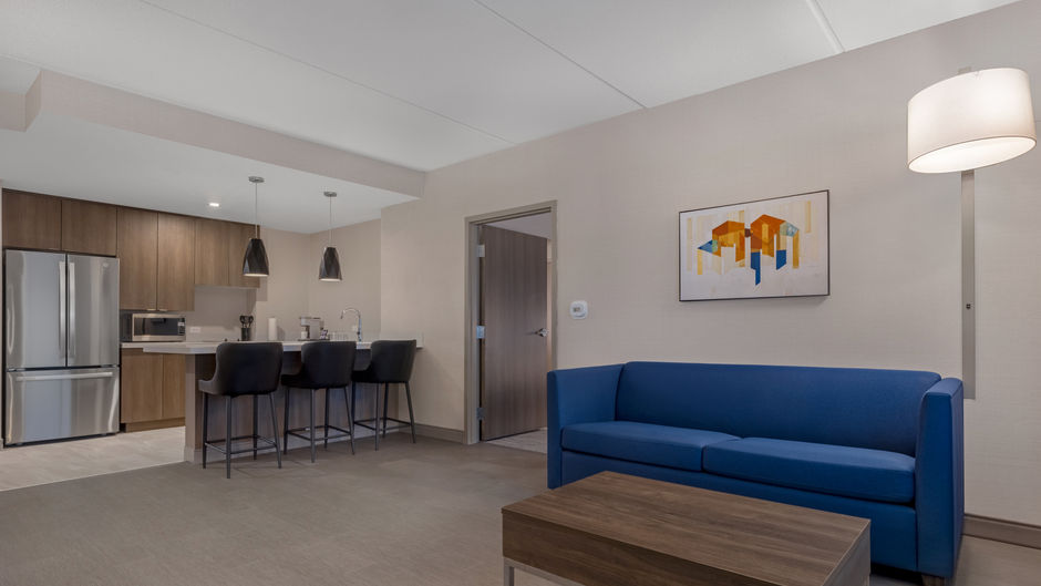 Holiday Inn Exp Suites St. Thomas Suite