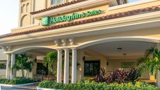 Holiday Inn Hotel & Suites