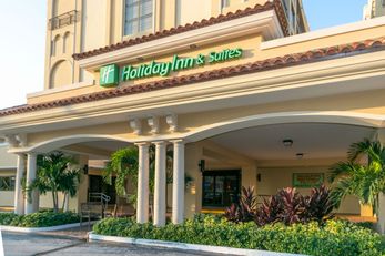 Holiday Inn Hotel & Suites