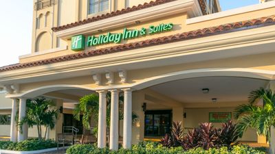 Holiday Inn Hotel & Suites