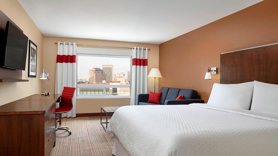 Four Points by Sheraton Regina Room